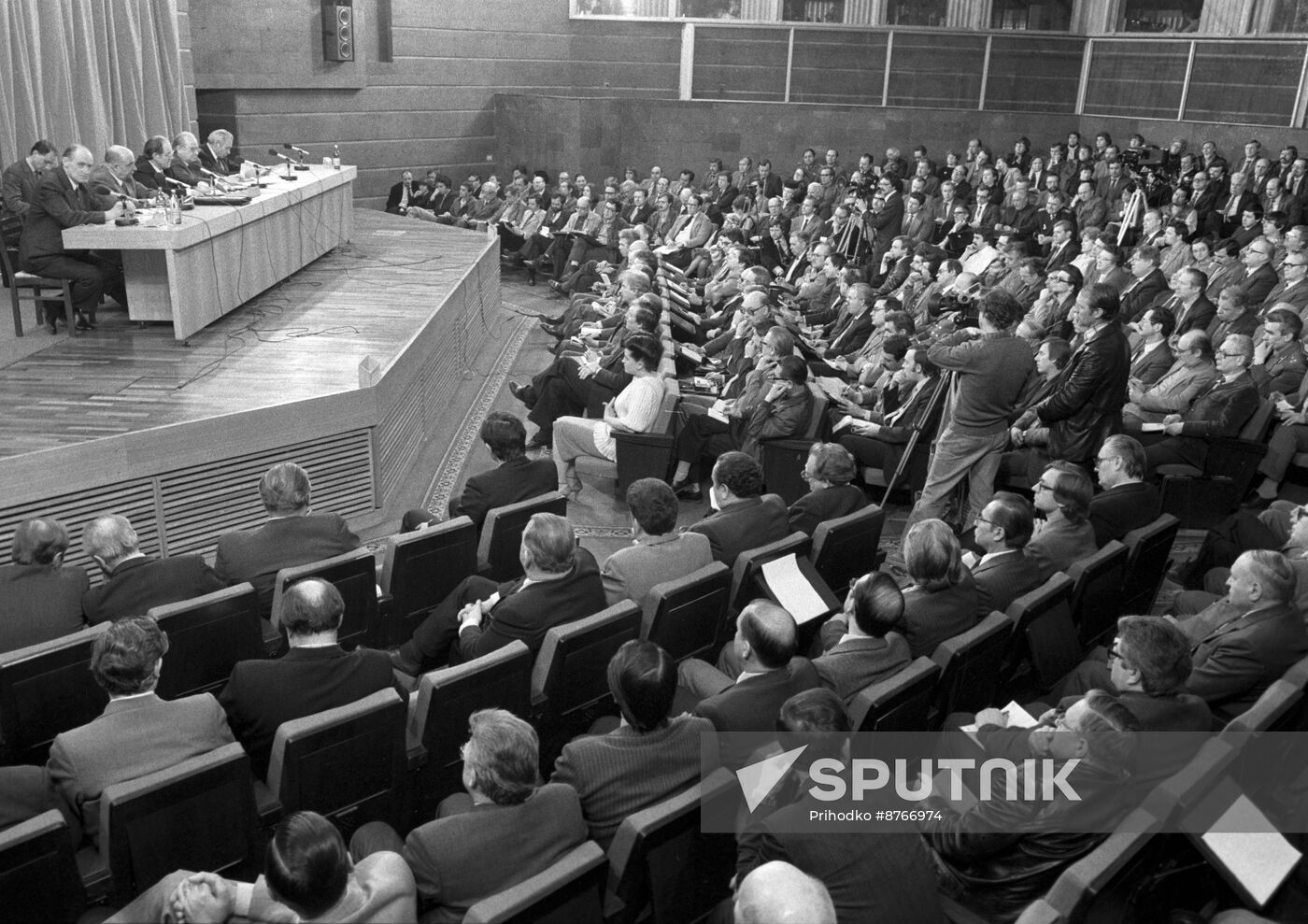 News conference on results of 11th USSR Supreme Soviet's first session, April 11-12