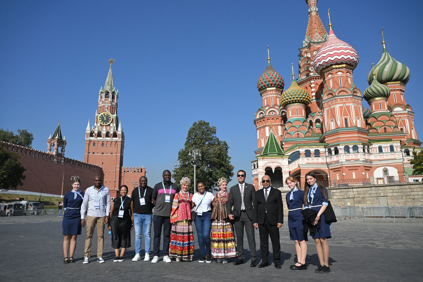 BRICS delegations tour Red Square