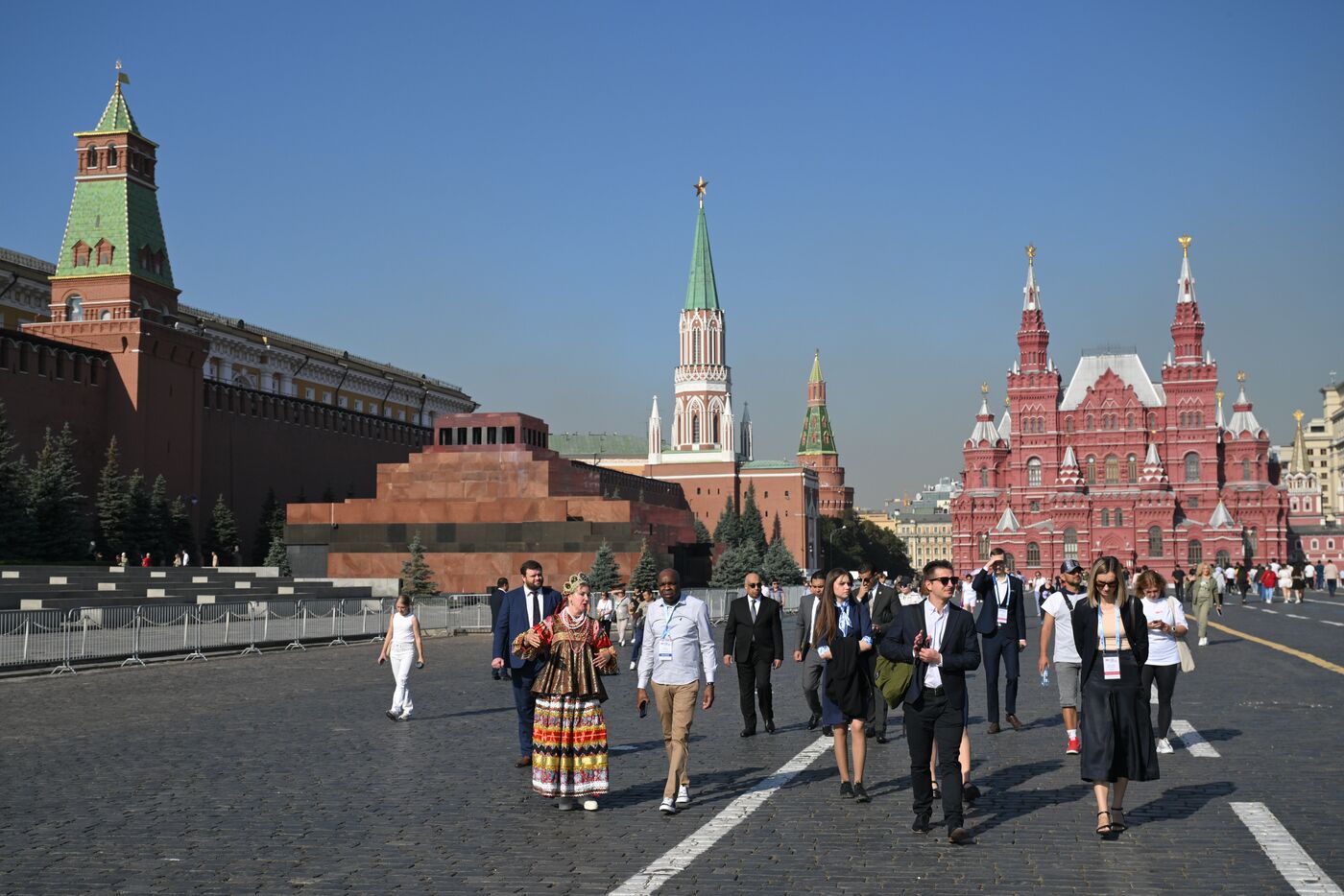 BRICS delegations tour Red Square