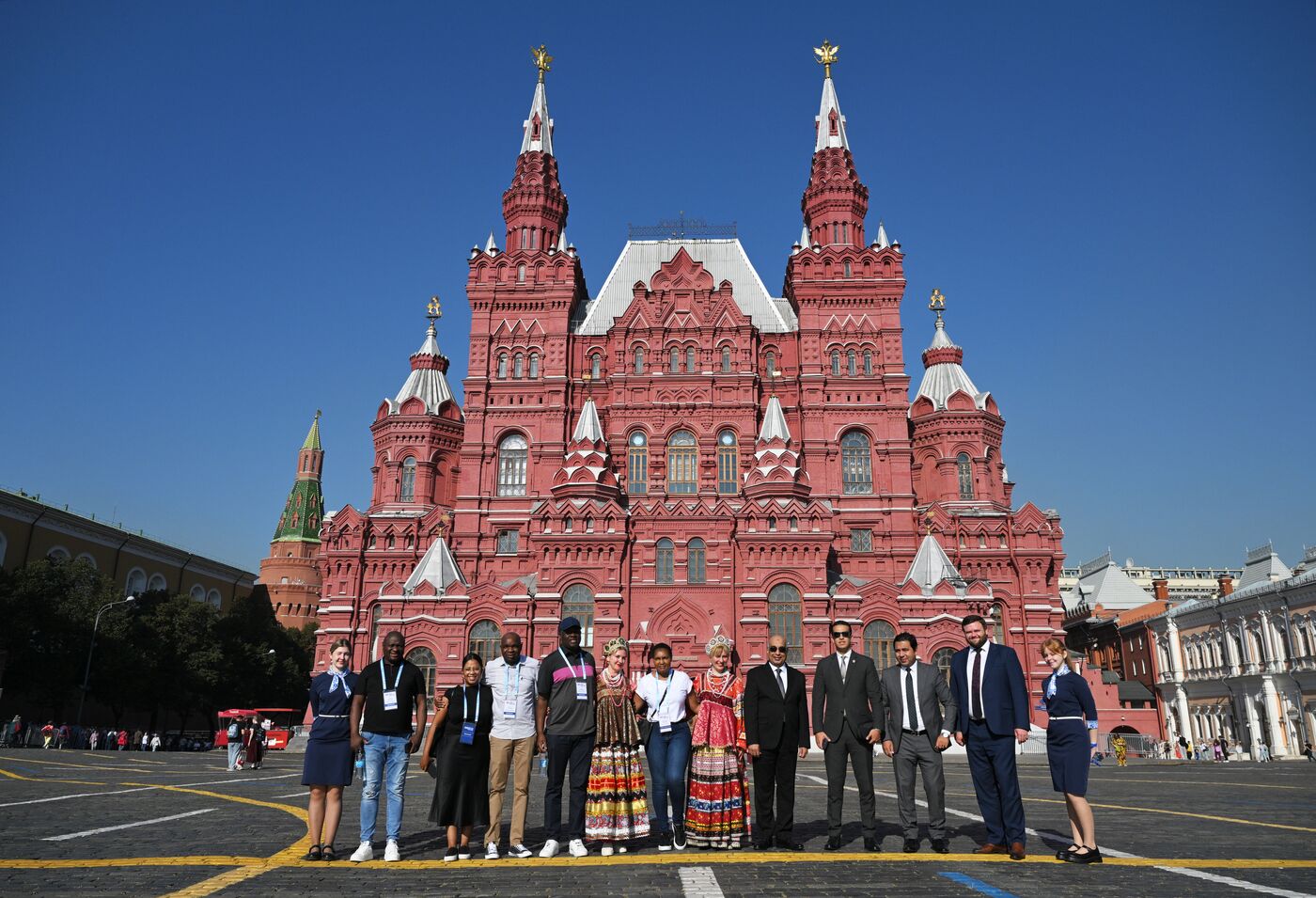 BRICS delegations tour Red Square