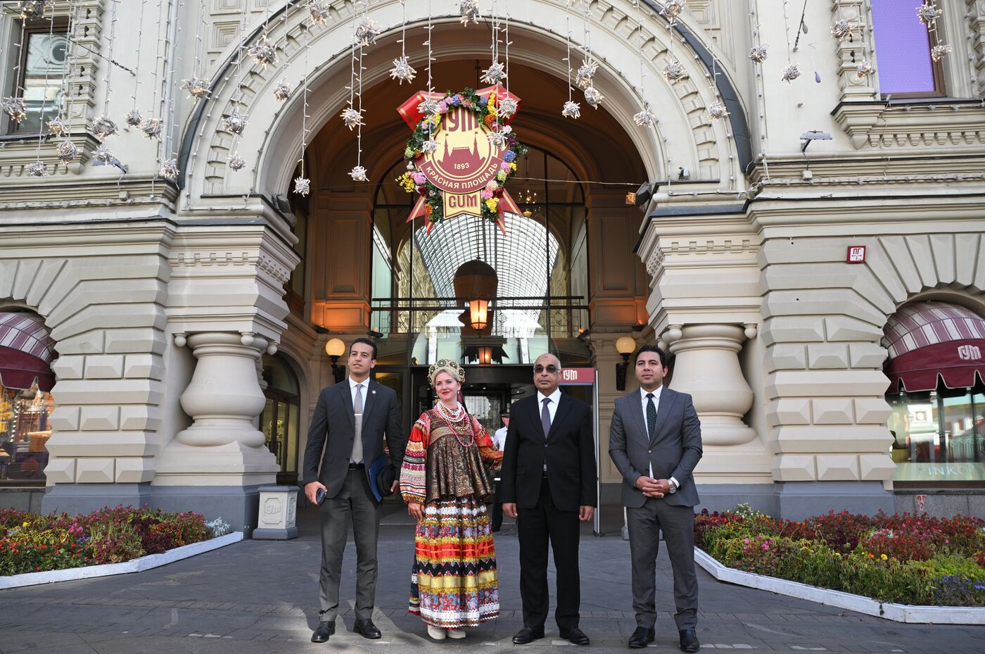 BRICS delegations tour Red Square