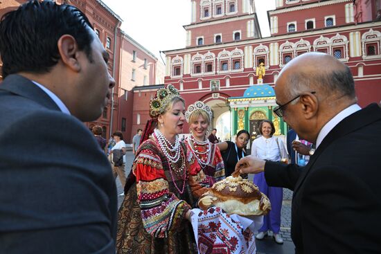 BRICS delegations tour Red Square