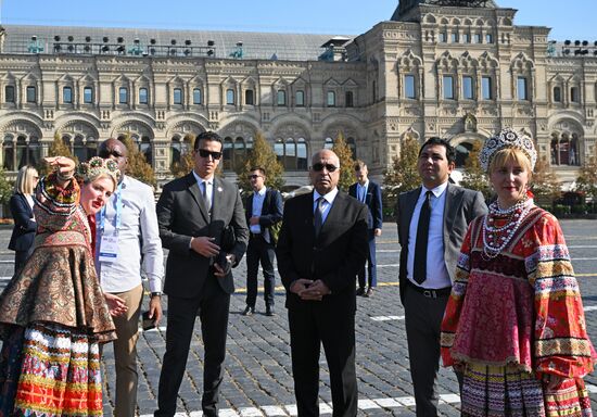 BRICS delegations tour Red Square