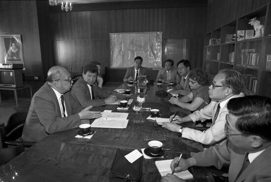 First Deputy of Novosti News Agency meets with All-China Association delegation