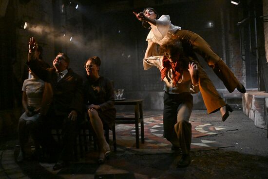 Russia Theatre Duck Hunting