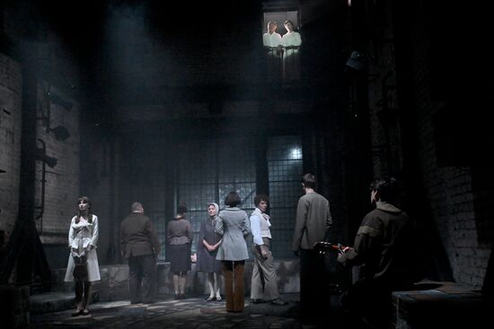 Russia Theatre Duck Hunting