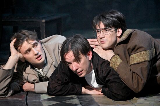 Russia Theatre Duck Hunting
