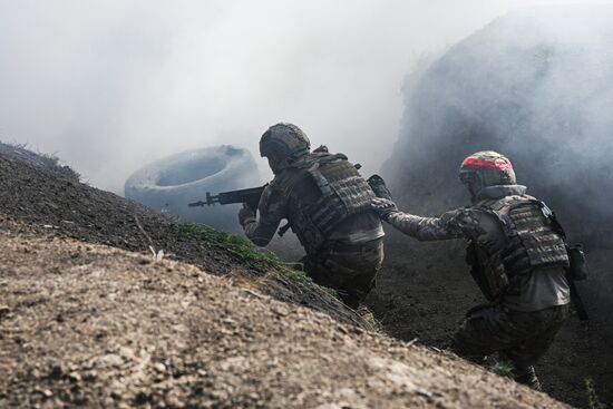 Russia Ukraine Military Operation Assault Units Training