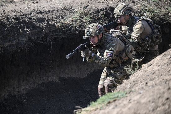 Russia Ukraine Military Operation Assault Units Training