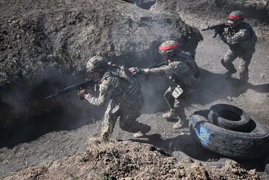 Russia Ukraine Military Operation Assault Units Training