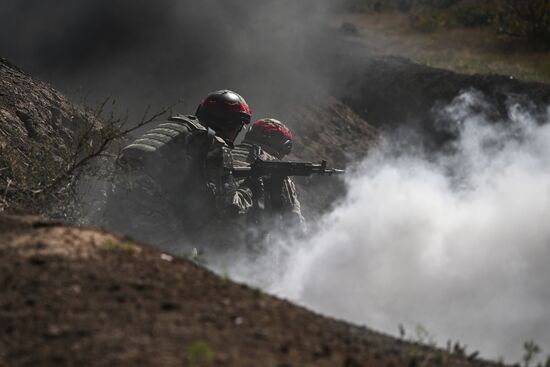 Russia Ukraine Military Operation Assault Units Training