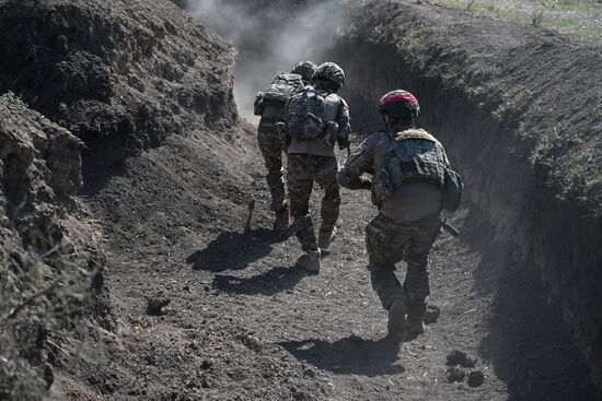 Russia Ukraine Military Operation Assault Units Training