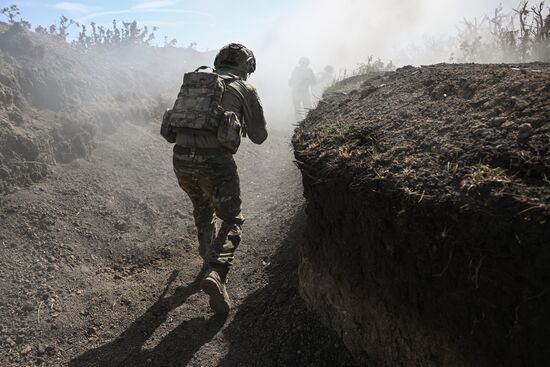 Russia Ukraine Military Operation Assault Units Training