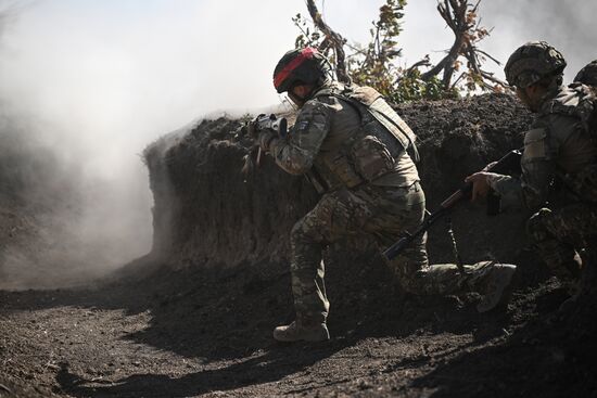 Russia Ukraine Military Operation Assault Units Training