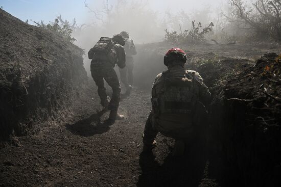 Russia Ukraine Military Operation Assault Units Training