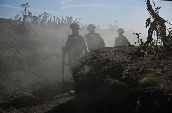 Russia Ukraine Military Operation Assault Units Training