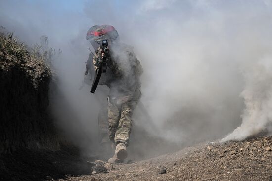 Russia Ukraine Military Operation Assault Units Training