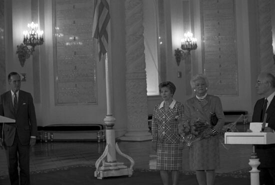 US President George H.W. Bush visits USSR