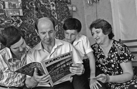 Soviet specialist Nikolai Barinov helps build plant in India