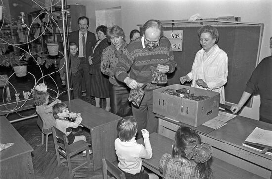 Humanitarian relief aid for St. Petersburg orphanage from German charitable organization