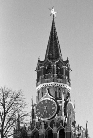 Chiming clock on Spasskaya Tower of Moscow Kremlin