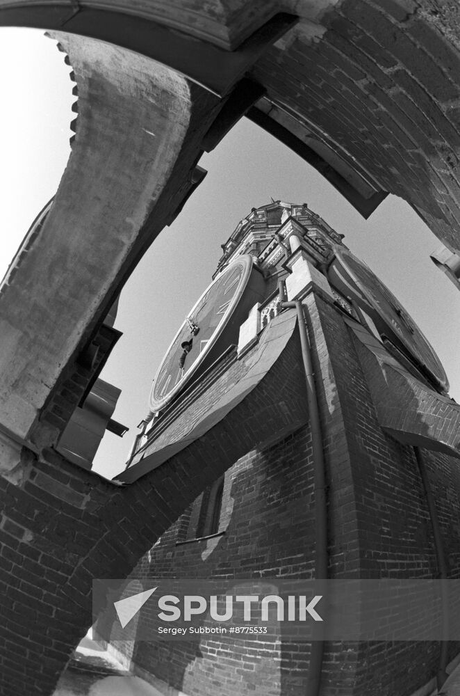 Chiming clock on Spasskaya Tower of Moscow Kremlin