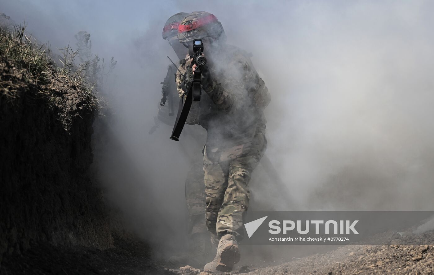 Russia Ukraine Military Operation Assault Units Training