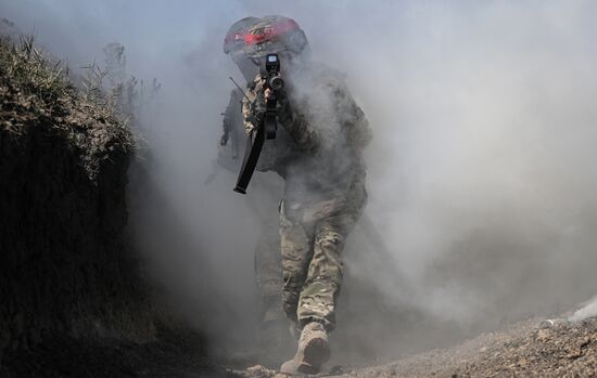 Russia Ukraine Military Operation Assault Units Training