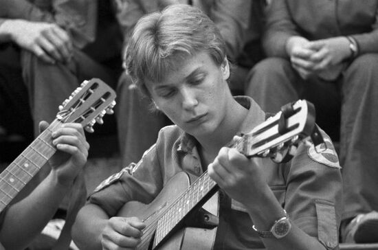 Moscow's school students at work
