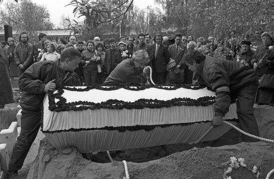 Funeral service for People's Artist of USSR Sergei Obraztsov at Novodevichye Cemetery