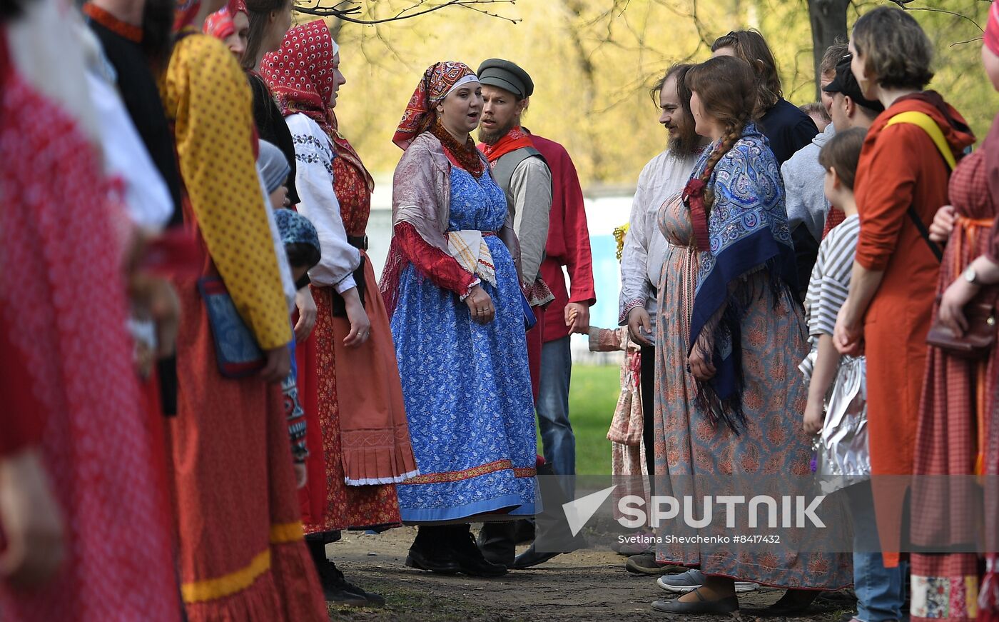 Ach Kakaja U Was Krasnaja Roża Russia Krasnaya Gorka Celebrations | Sputnik Mediabank