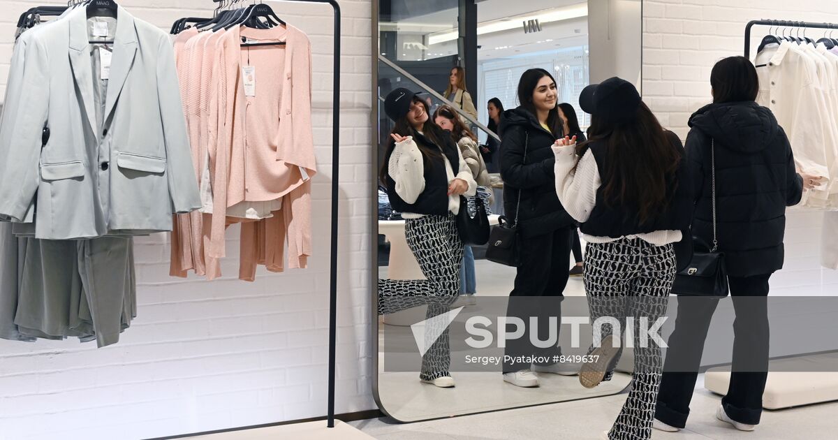 Russia Rebranded Clothing Stores | Sputnik Mediabank