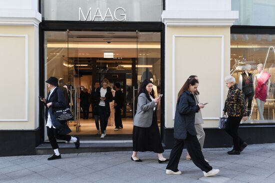 Russia Rebranded Clothing Stores | Sputnik Mediabank