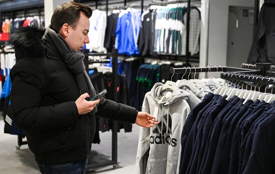 Adidas clothes sale store