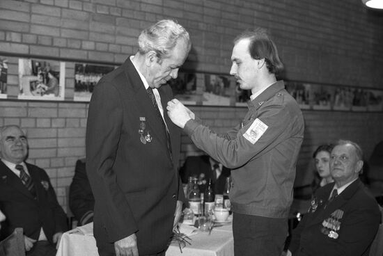 Great Patriotic Wars veterans meet with young people at Prague-Moscow club