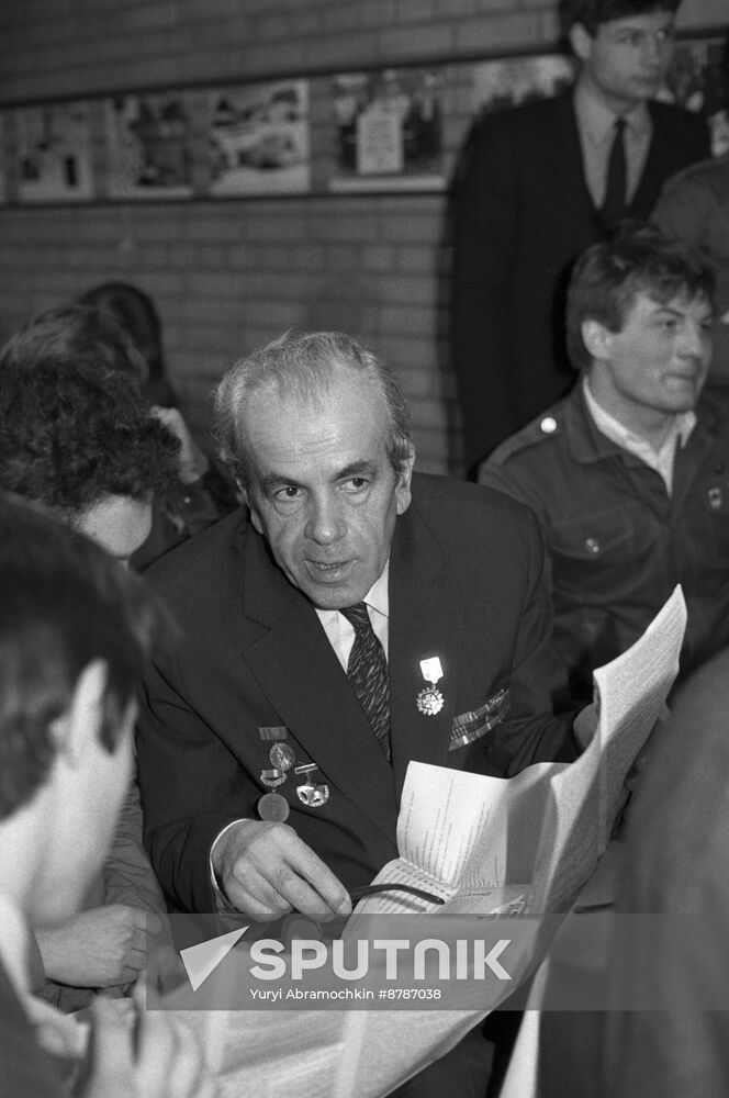 Great Patriotic Wars veterans meet with young people at Prague-Moscow club
