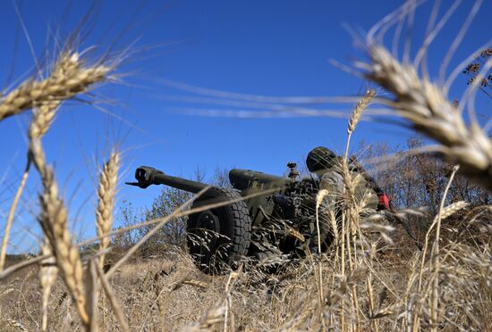 Russia Ukraine Military Operation Artillery Units Training