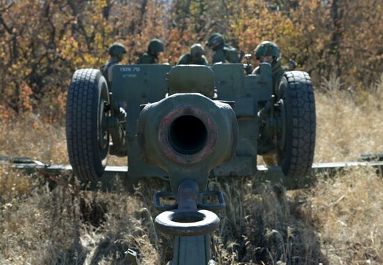 Russia Ukraine Military Operation Artillery Units Training