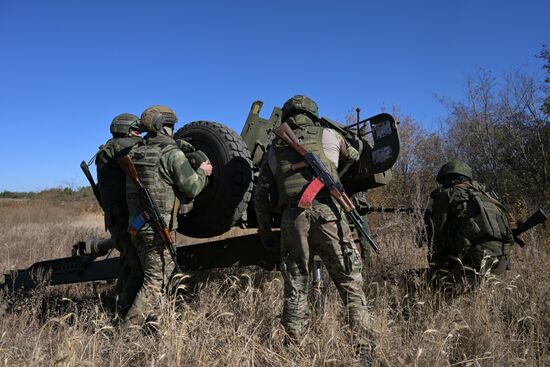 Russia Ukraine Military Operation Artillery Units Training