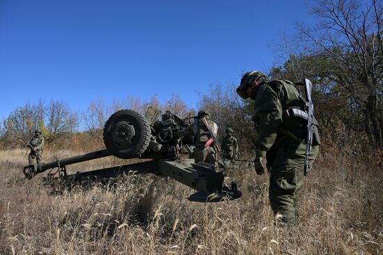 Russia Ukraine Military Operation Artillery Units Training