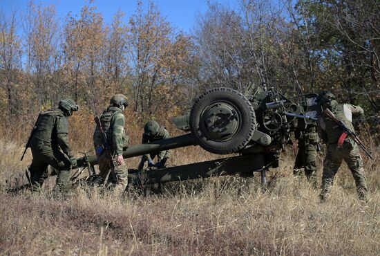 Russia Ukraine Military Operation Artillery Units Training