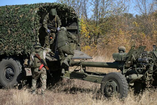 Russia Ukraine Military Operation Artillery Units Training