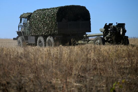 Russia Ukraine Military Operation Artillery Units Training