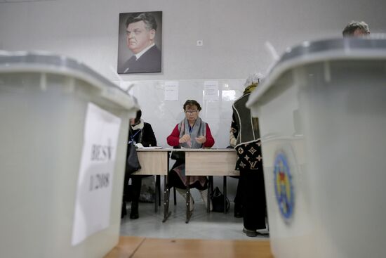 Moldova Presidential Election EU Referendum