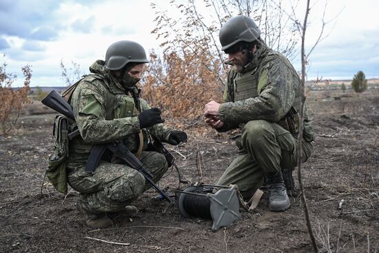 Russia Ukraine Military Operation Signal Regiment