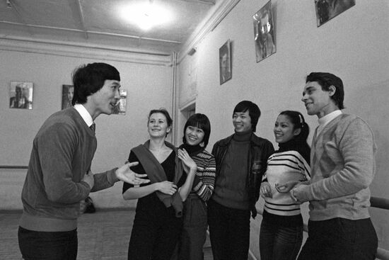 Vietnamese students take studies at GITIS