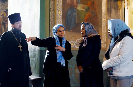 Second right: Zinash Tayachew, Representative of the Organization of African First Ladies, the Prime Minister of Ethiopia's wife, during a tour of the women's program of the XVI BRICS summit in Kazan. Location: Russia, Republic of Tatarstan, Kazan. Author: Alexey Maishev. 16th BRICS Summit. Women's program