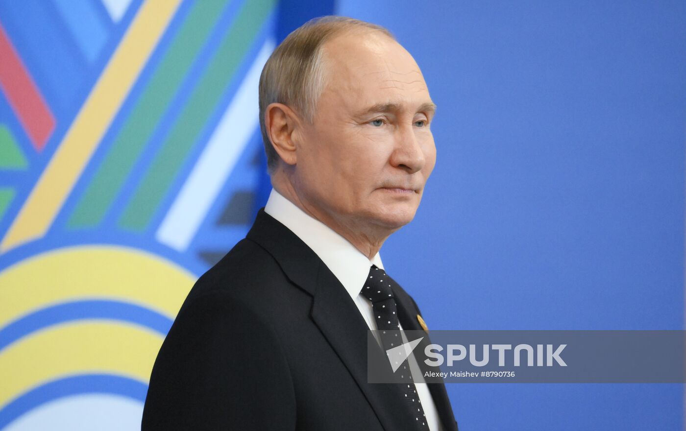 16th BRICS Summit. Vladimir Putin greets heads of BRICS delegations at official ceremony