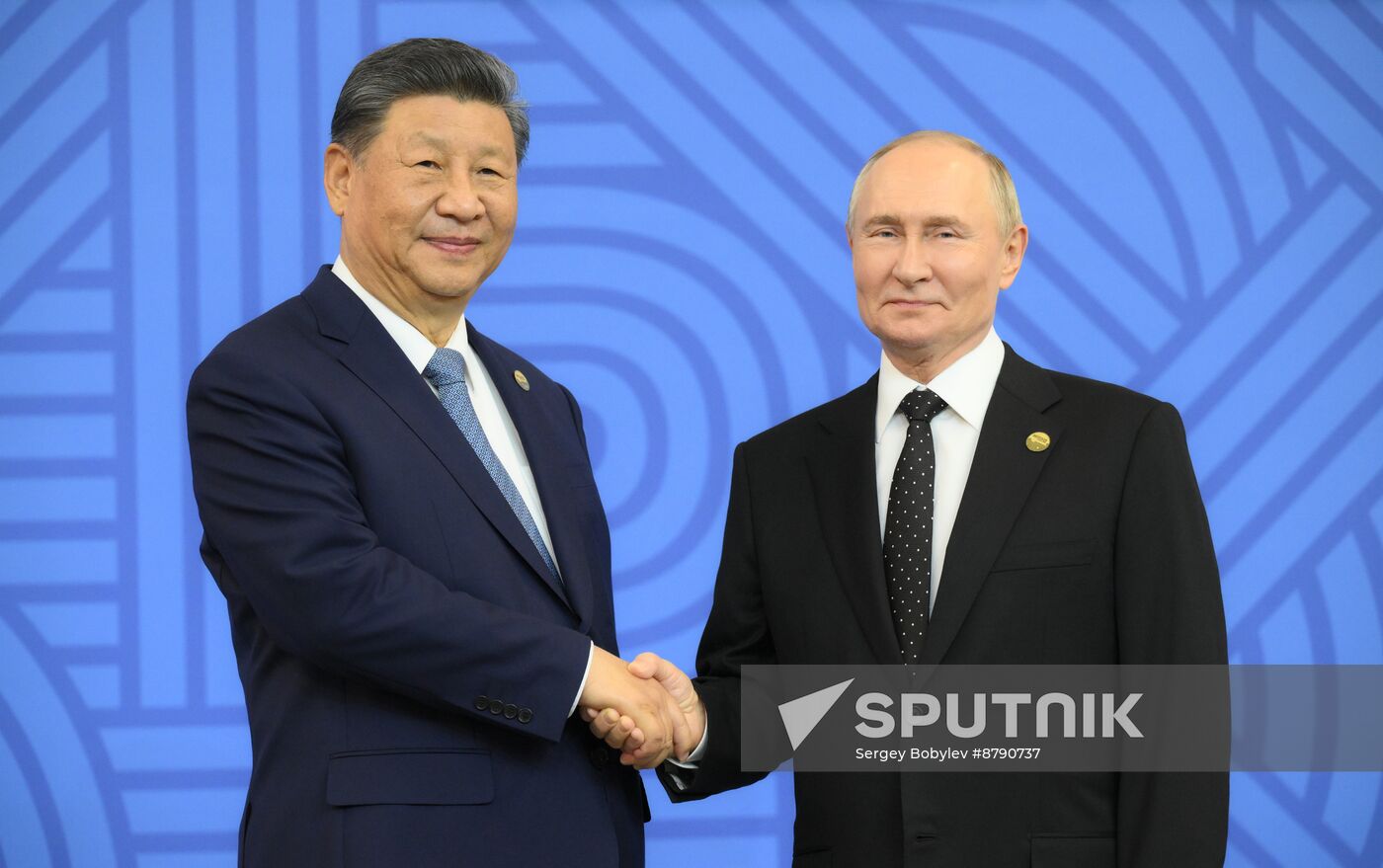 16th BRICS Summit. Vladimir Putin greets heads of BRICS delegations at official ceremony