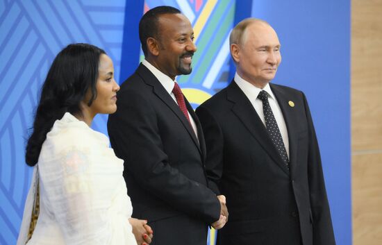 16th BRICS Summit. Vladimir Putin greets heads of BRICS delegations at official ceremony